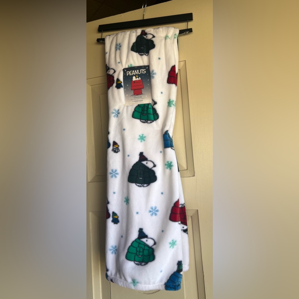 NEW Puffer Jacket Snoopy and Woodstock Peanuts Blanket